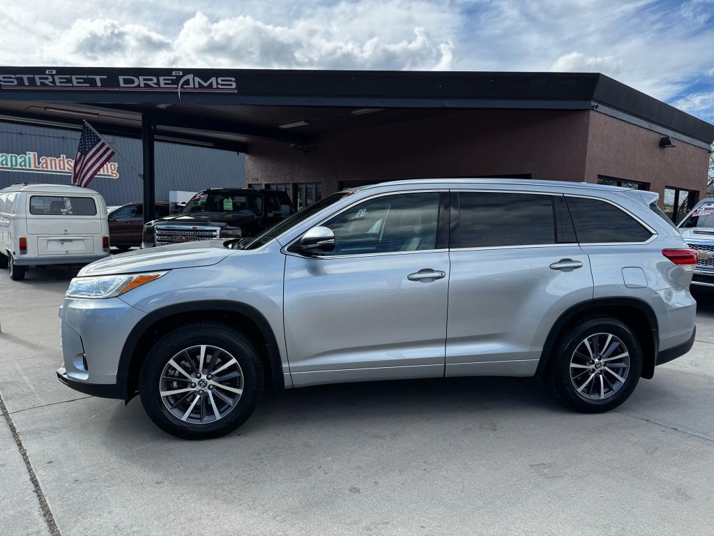 2017 TOYOTA Highlander