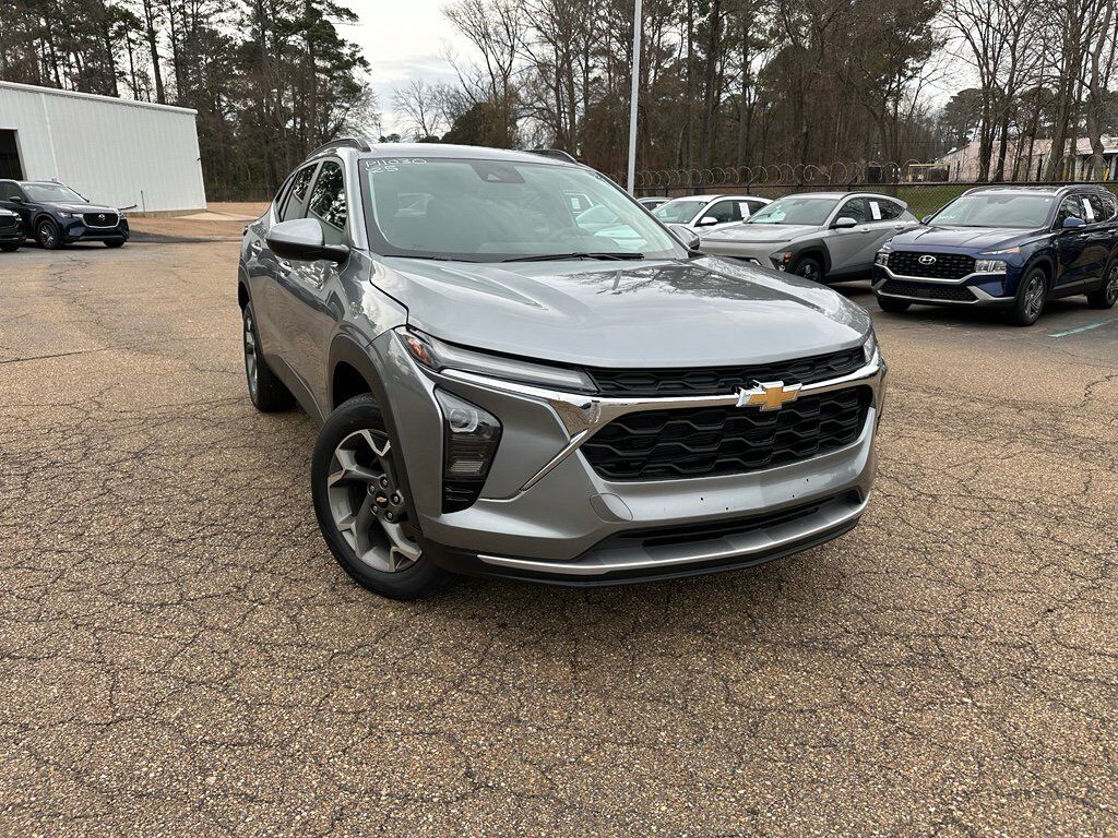 2025 CHEVROLET Trax