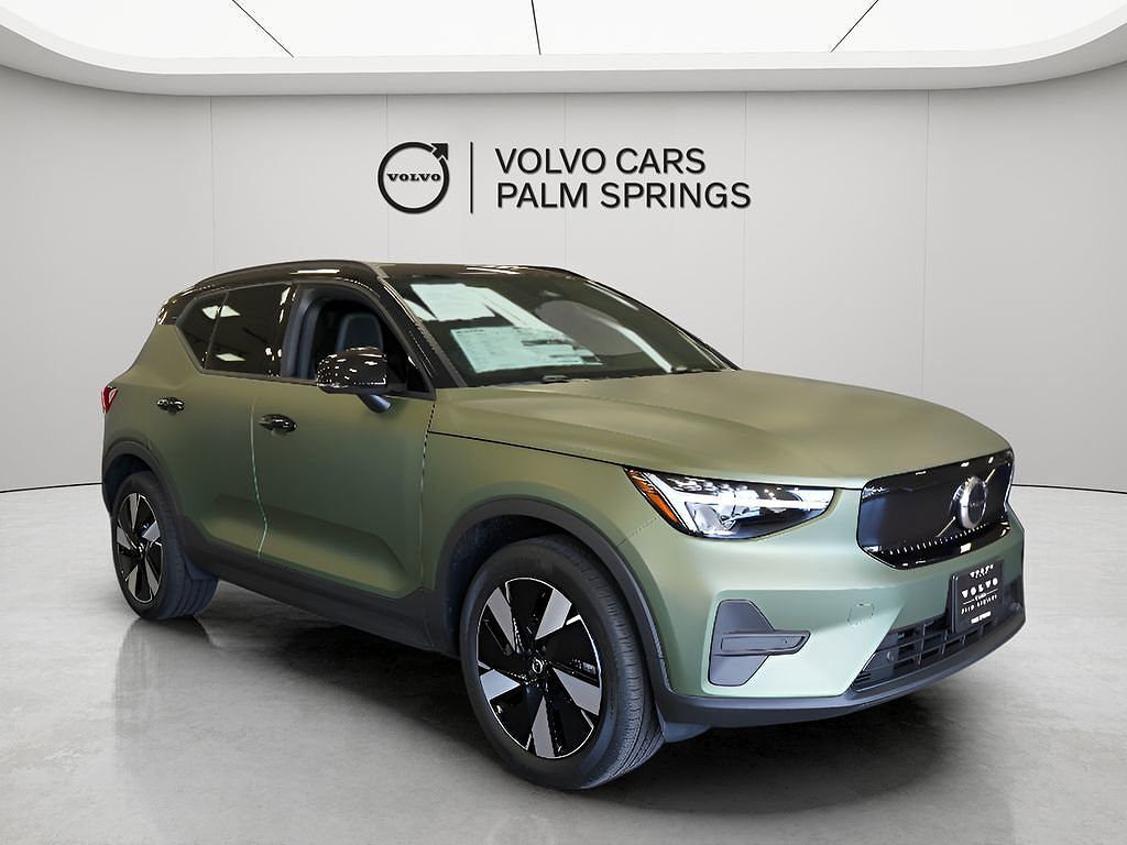 2025 VOLVO EX40