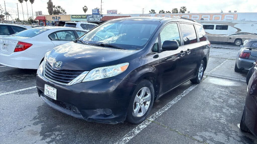 2011 TOYOTA Sienna