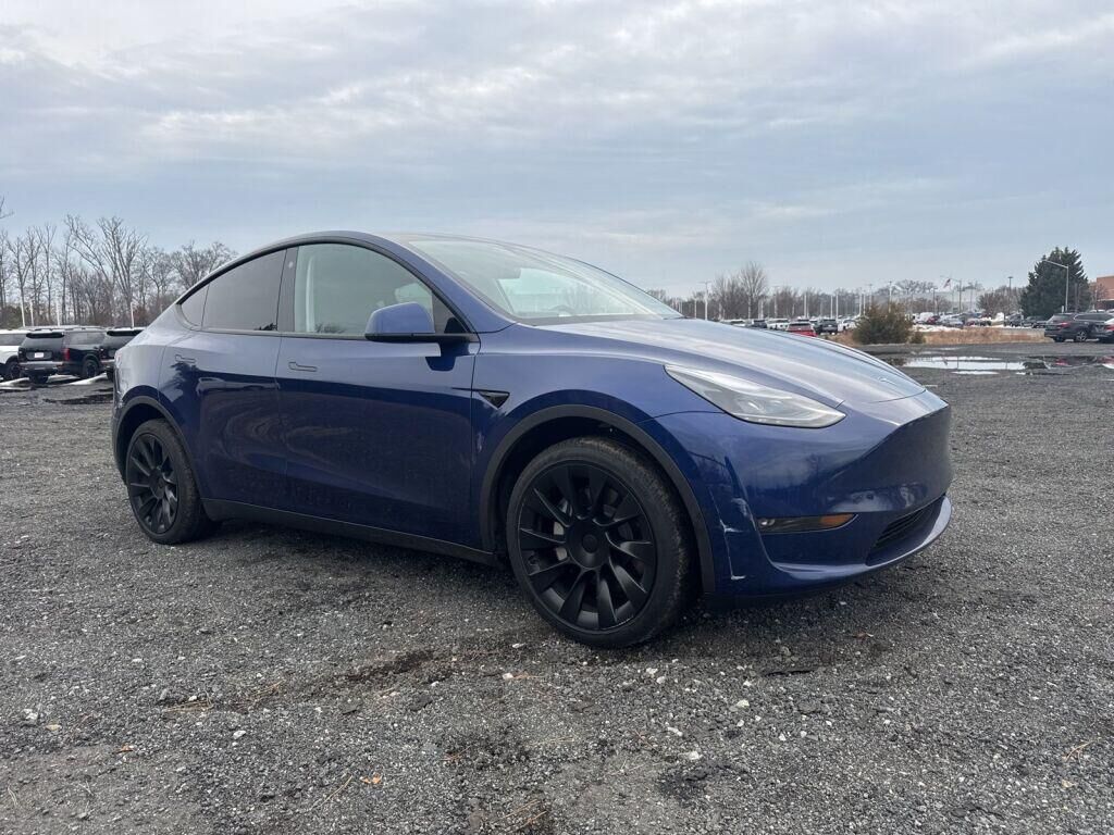 2023 TESLA Model Y
