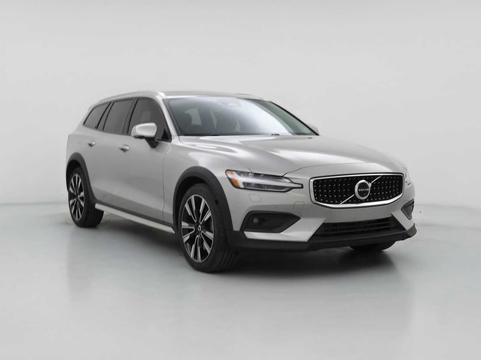 2023 VOLVO V60CC