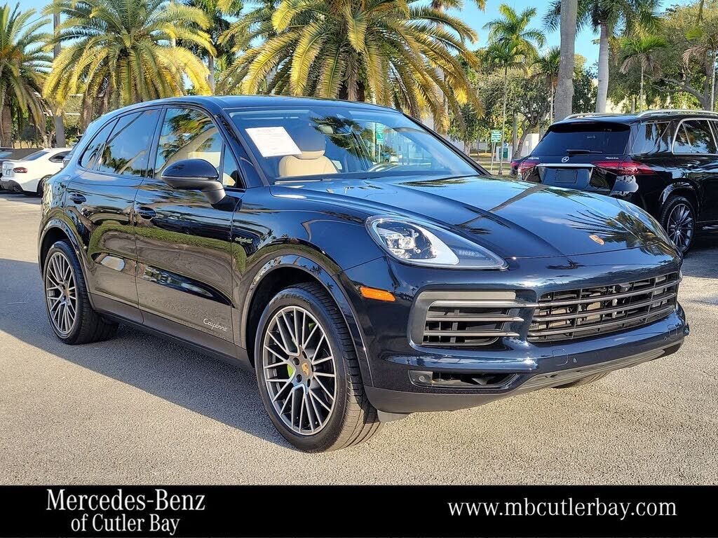 2023 PORSCHE Cayenne