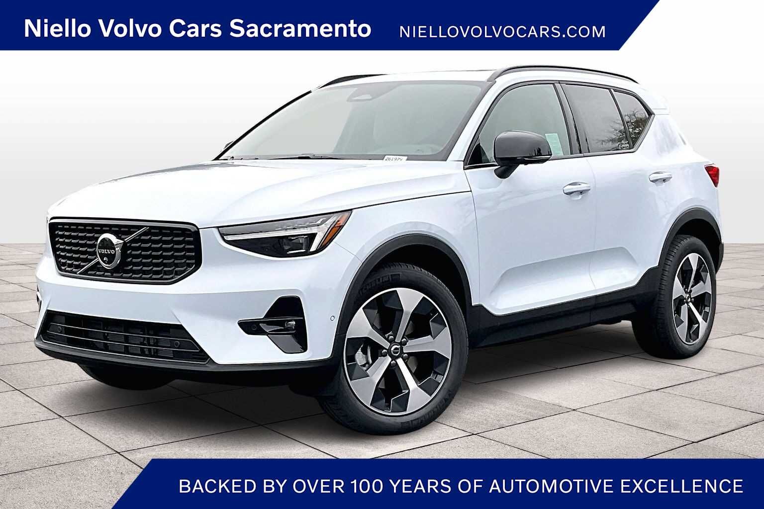 2026 VOLVO XC40