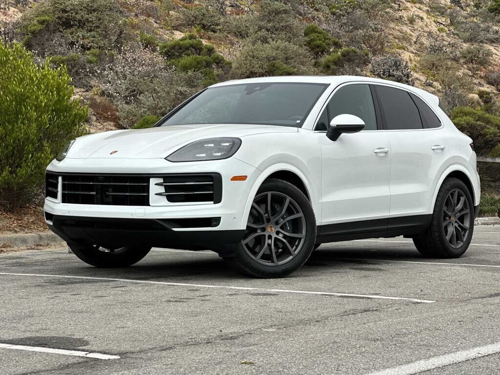 2025 PORSCHE Cayenne