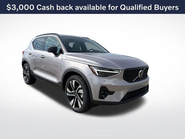 2026 VOLVO XC40