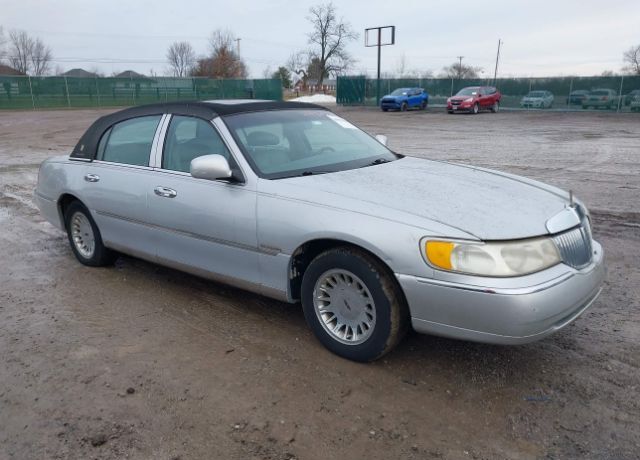 2000 LINCOLN Town Car