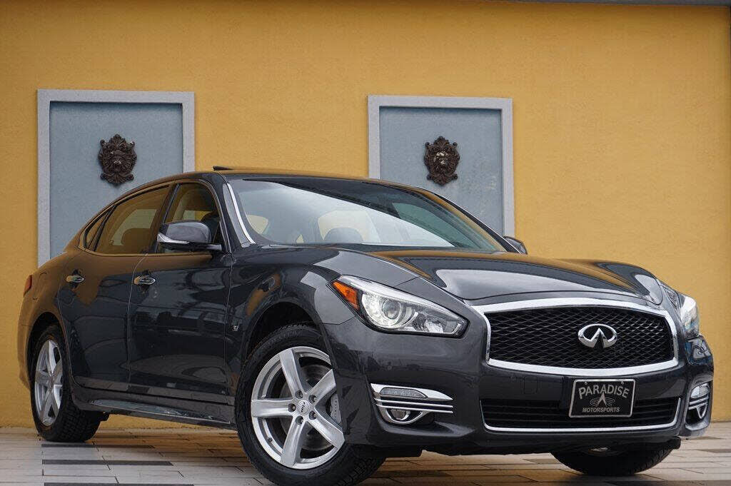 Infiniti Q70L