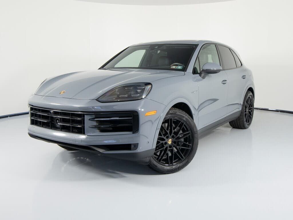 2024 PORSCHE Cayenne