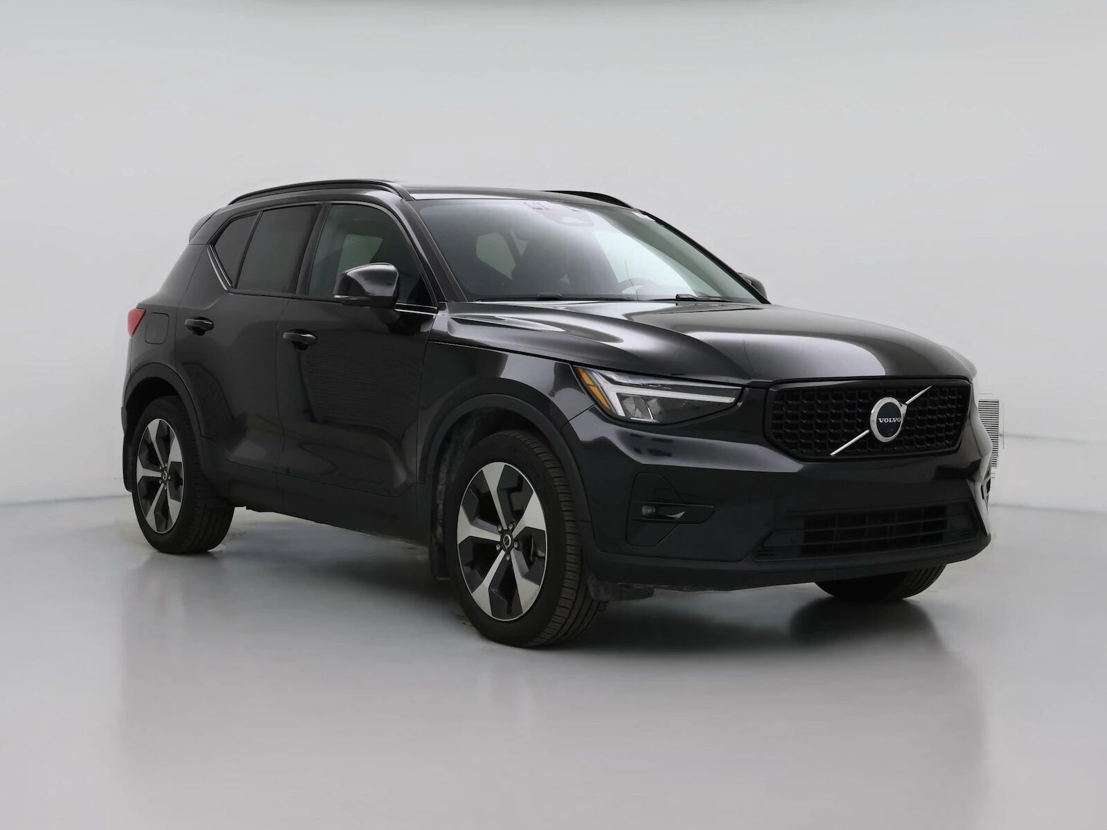 2023 VOLVO XC40