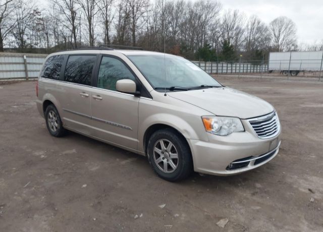 2013 CHRYSLER Town and Country
