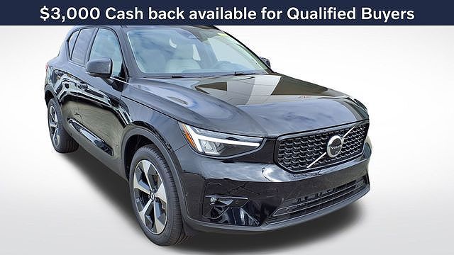 2026 VOLVO XC40
