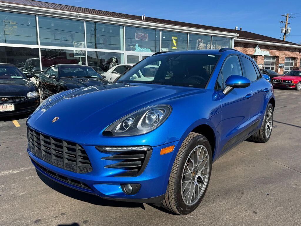 2017 PORSCHE Macan