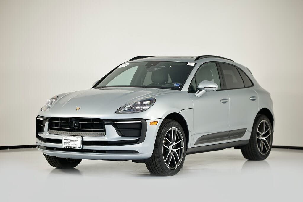 2025 PORSCHE Macan
