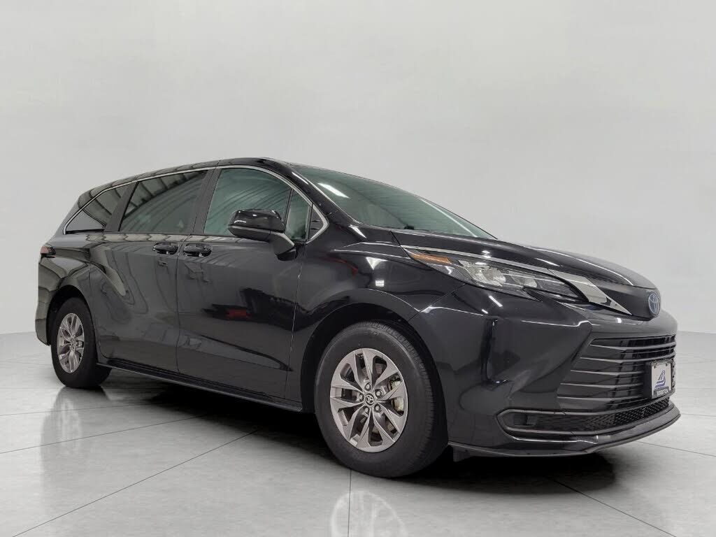 2025 TOYOTA Sienna