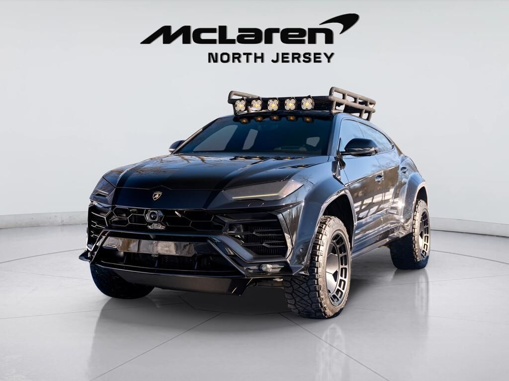 2022 LAMBORGHINI URUS