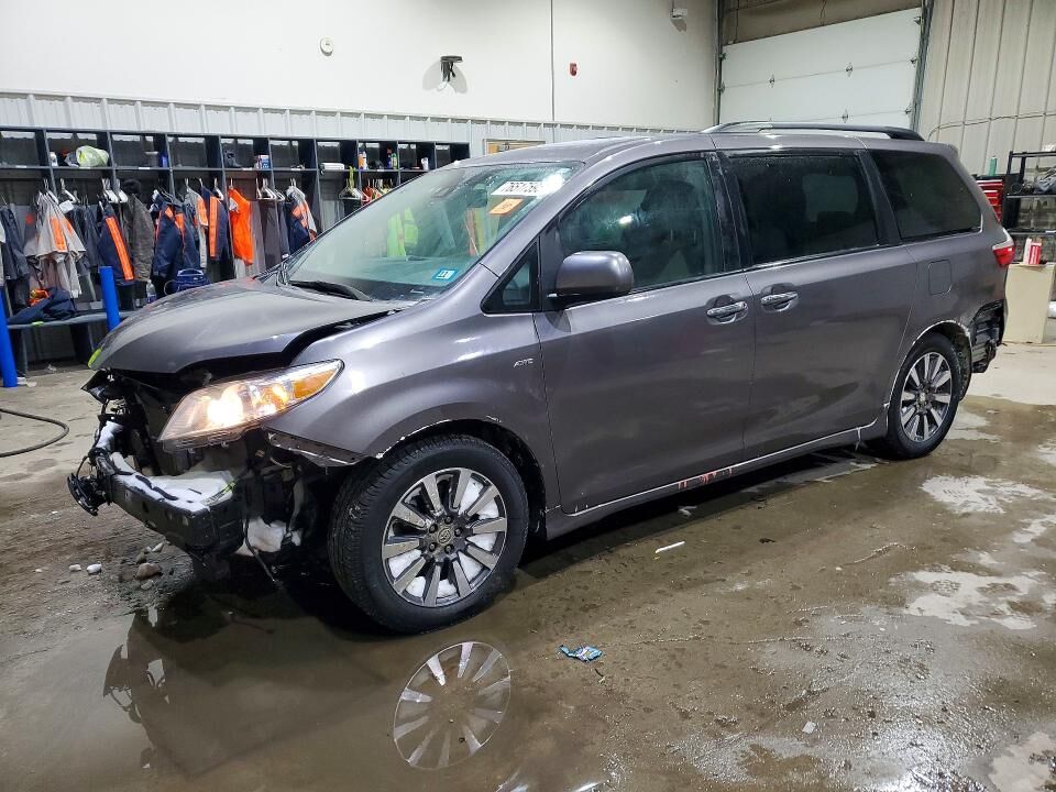 2019 TOYOTA Sienna