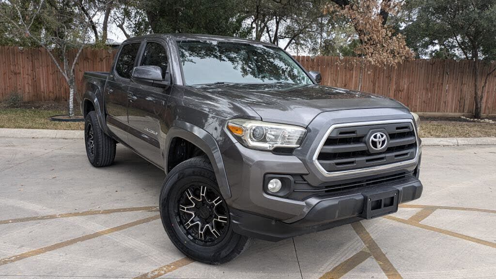 2017 TOYOTA Tacoma