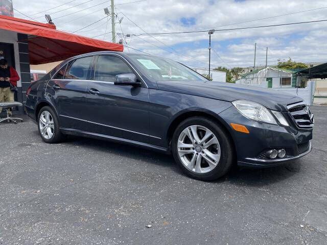 2011 MERCEDES-BENZ E-Class