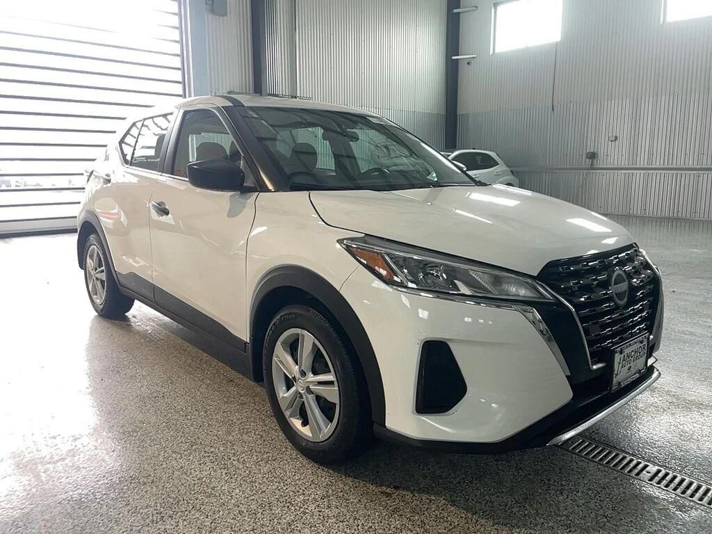 2024 NISSAN Kicks