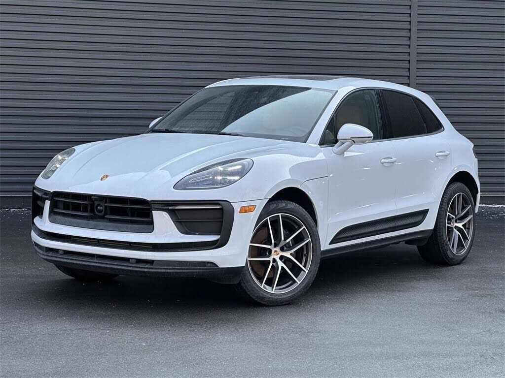 2025 PORSCHE Macan