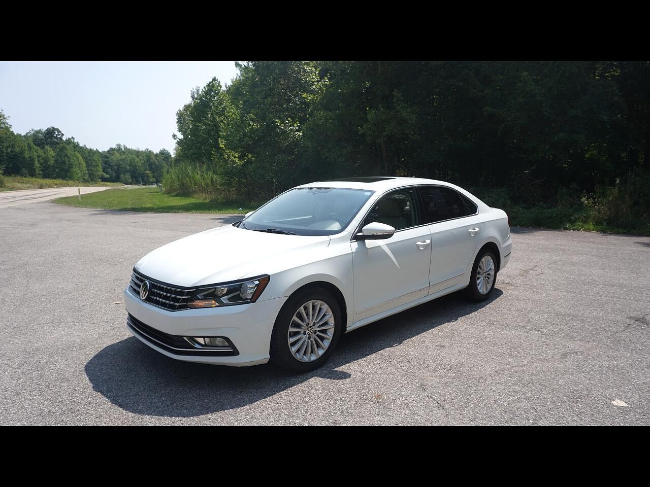 2016 VOLKSWAGEN Passat