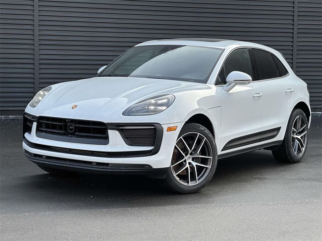 2025 PORSCHE Macan