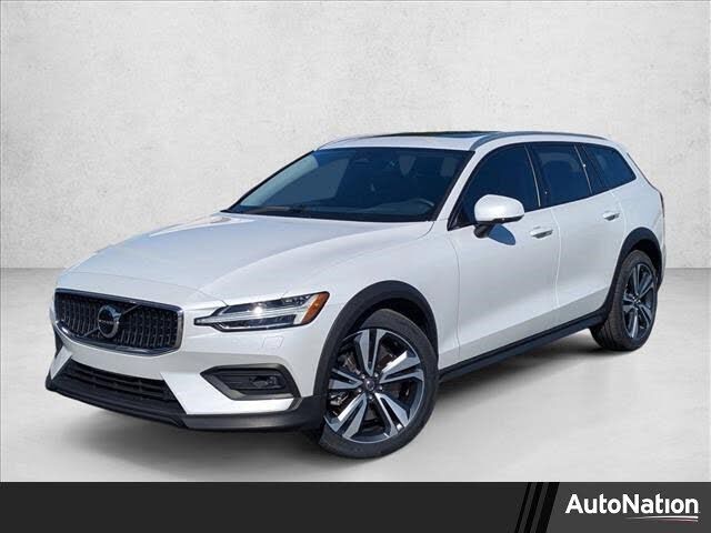 2023 VOLVO V60CC