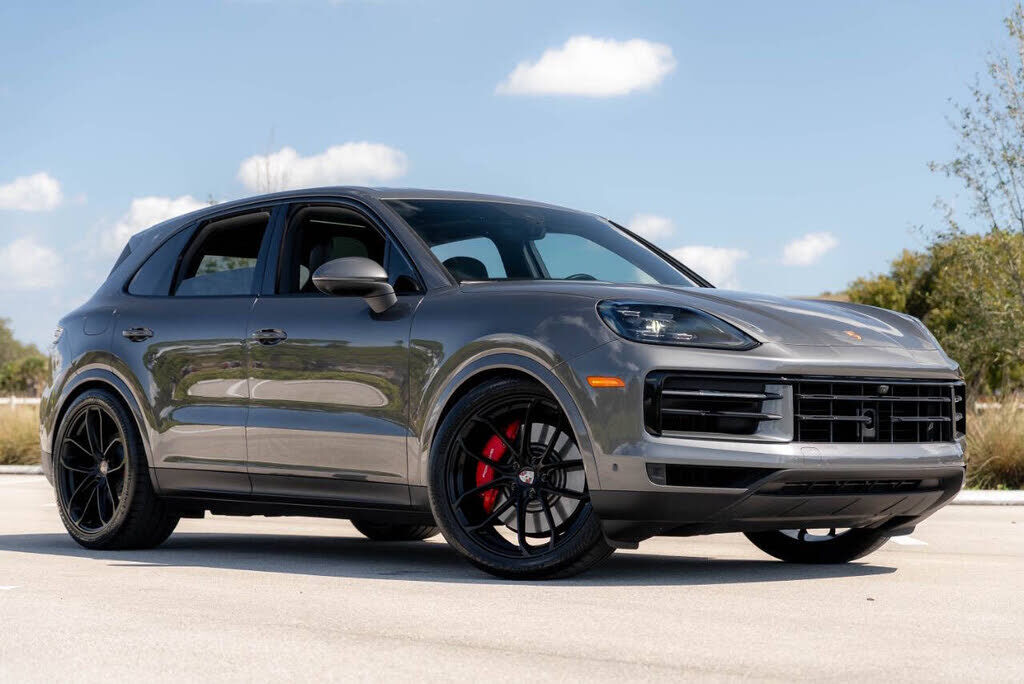 2025 PORSCHE Cayenne