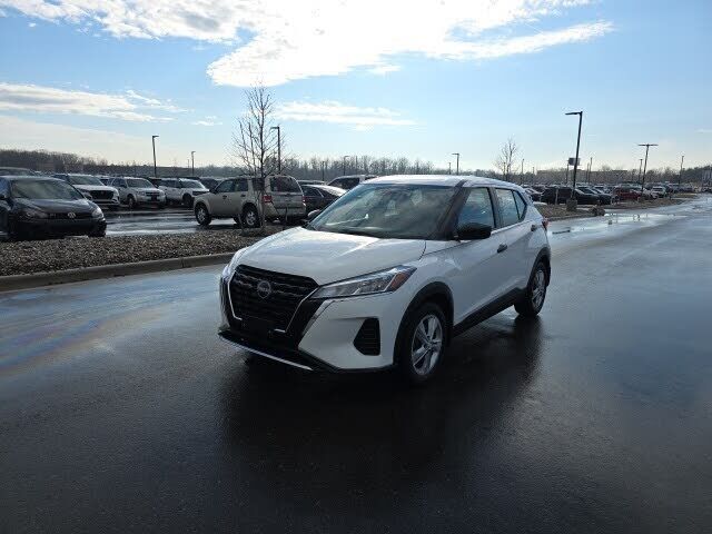 2023 NISSAN Kicks