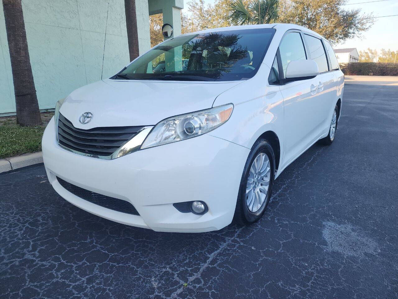 2013 TOYOTA Sienna