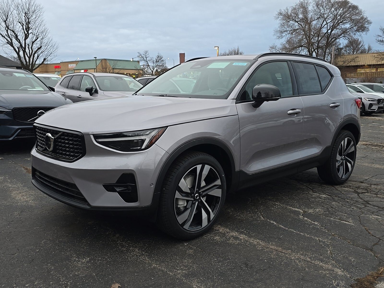 2026 VOLVO XC40
