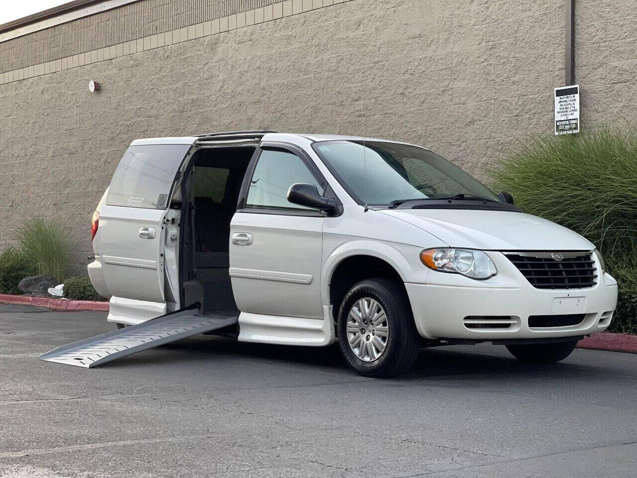 2007 CHRYSLER Town and Country