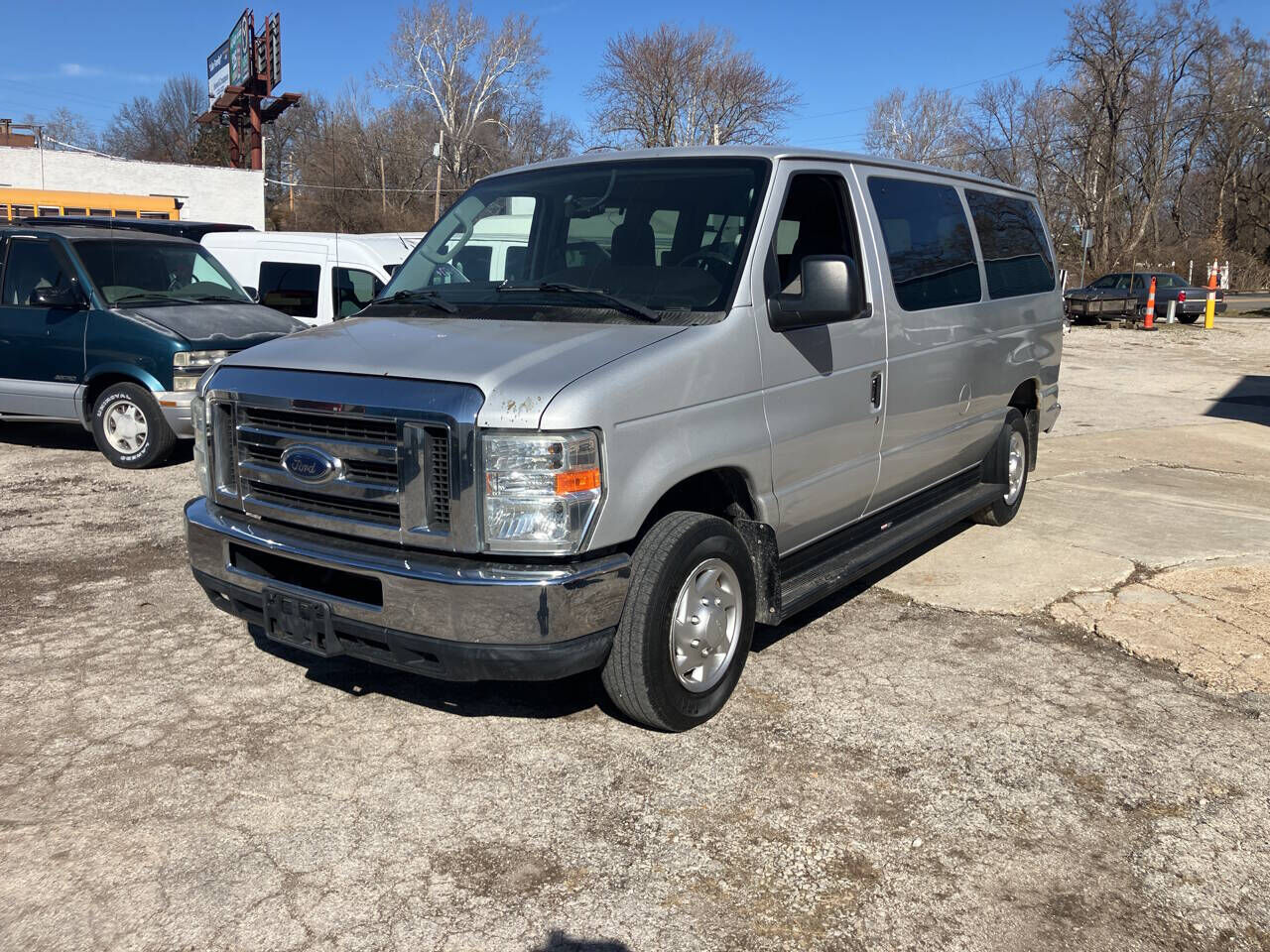 2012 FORD E-350