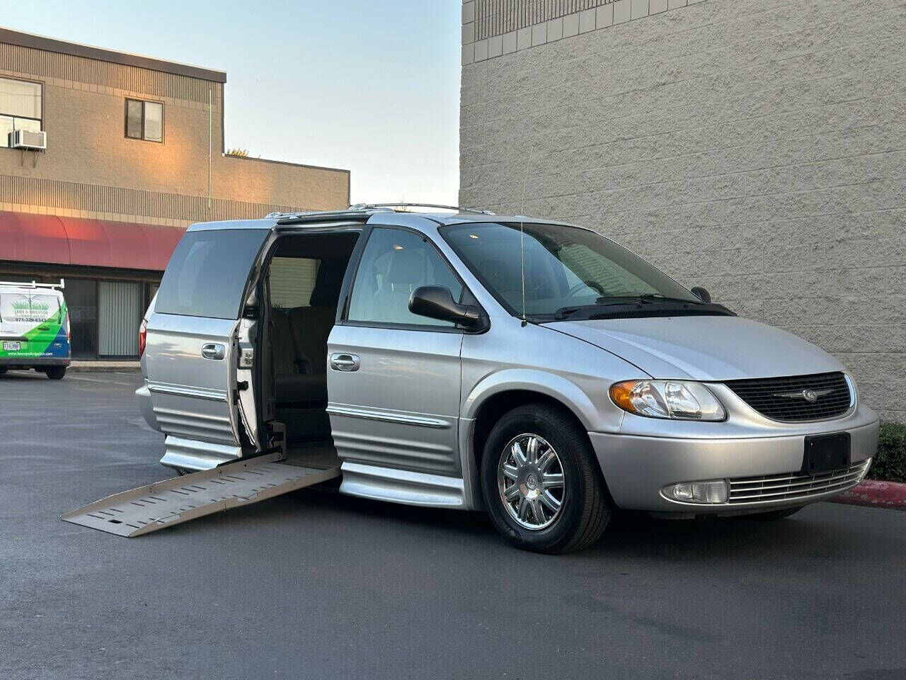 2003 CHRYSLER Town and Country