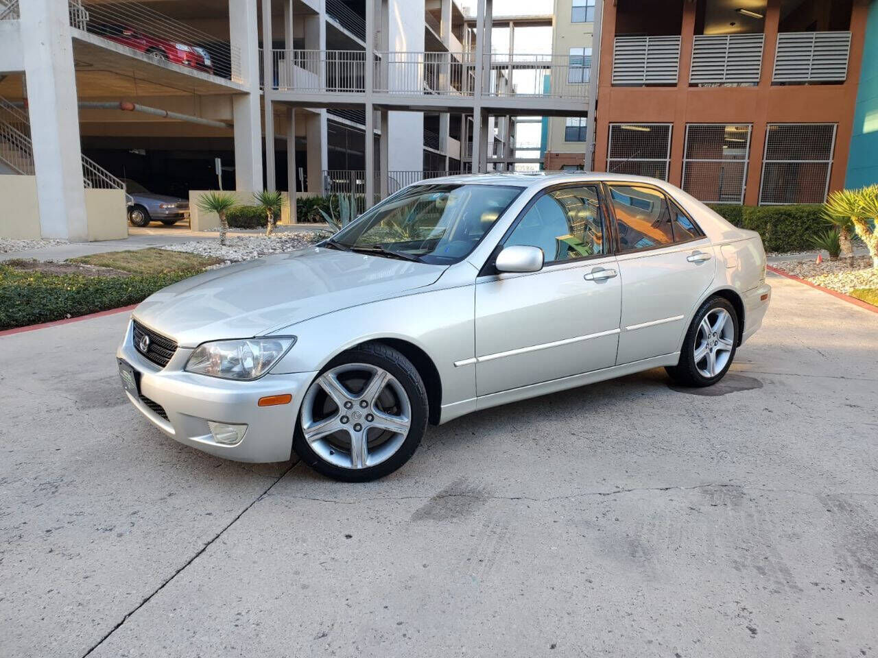 2002 LEXUS IS