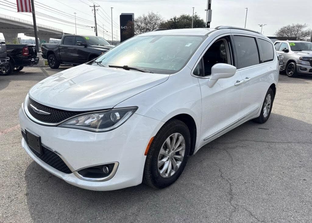 2019 CHRYSLER Pacifica