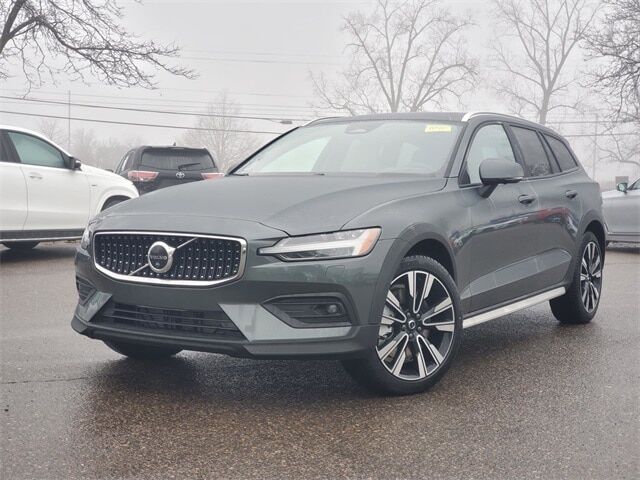 2026 VOLVO V60CC