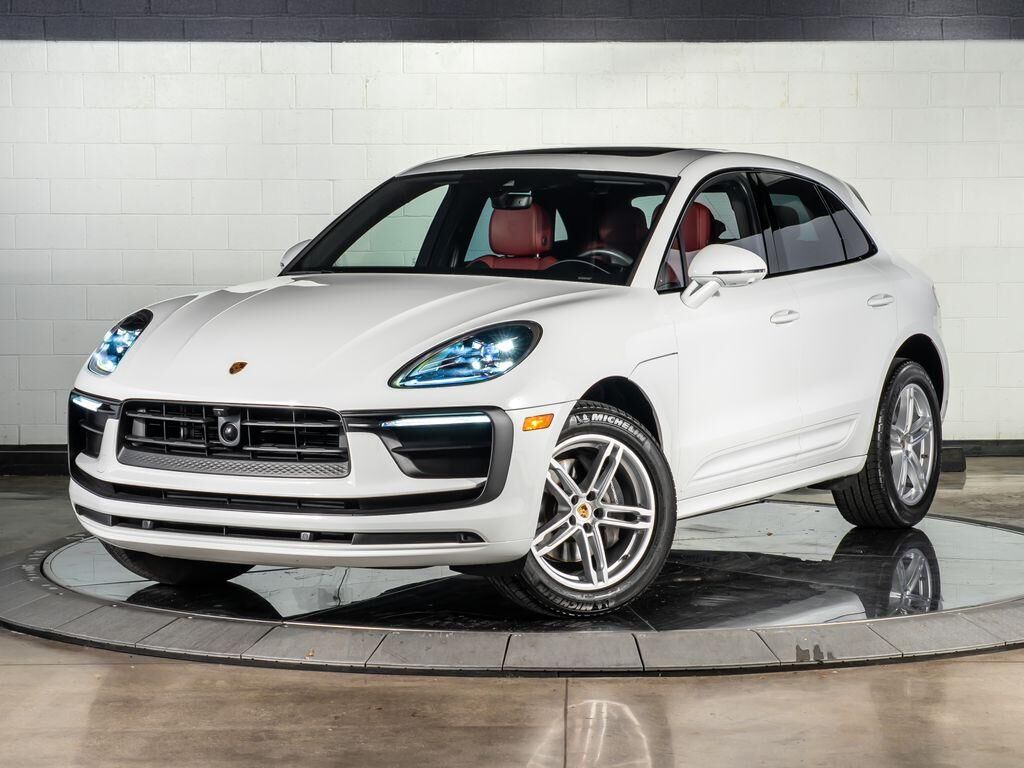2025 PORSCHE Macan