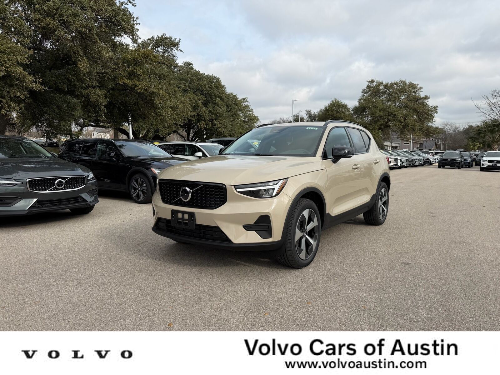 2026 VOLVO XC40