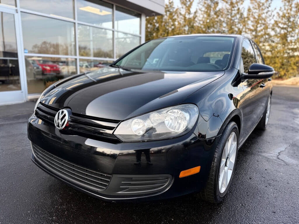 2011 VOLKSWAGEN Golf