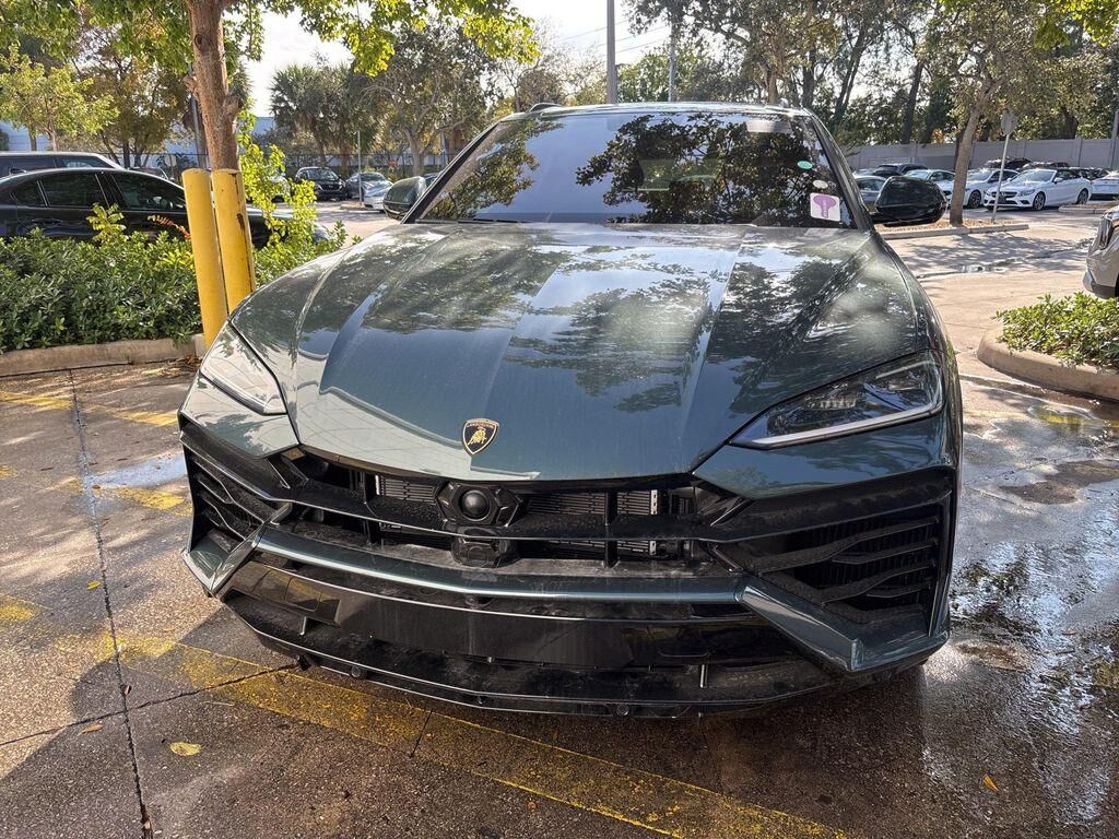 2025 LAMBORGHINI URUS