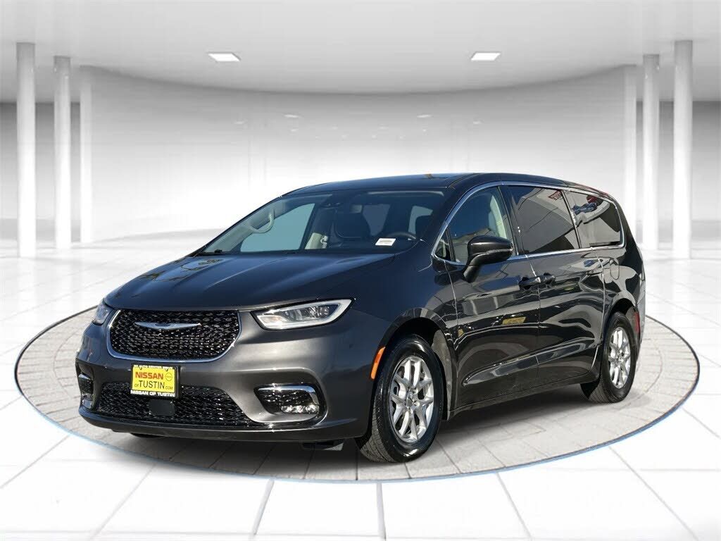 2023 CHRYSLER Pacifica