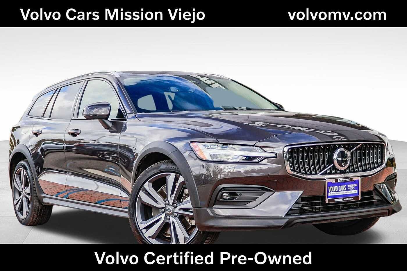 2025 VOLVO V60CC