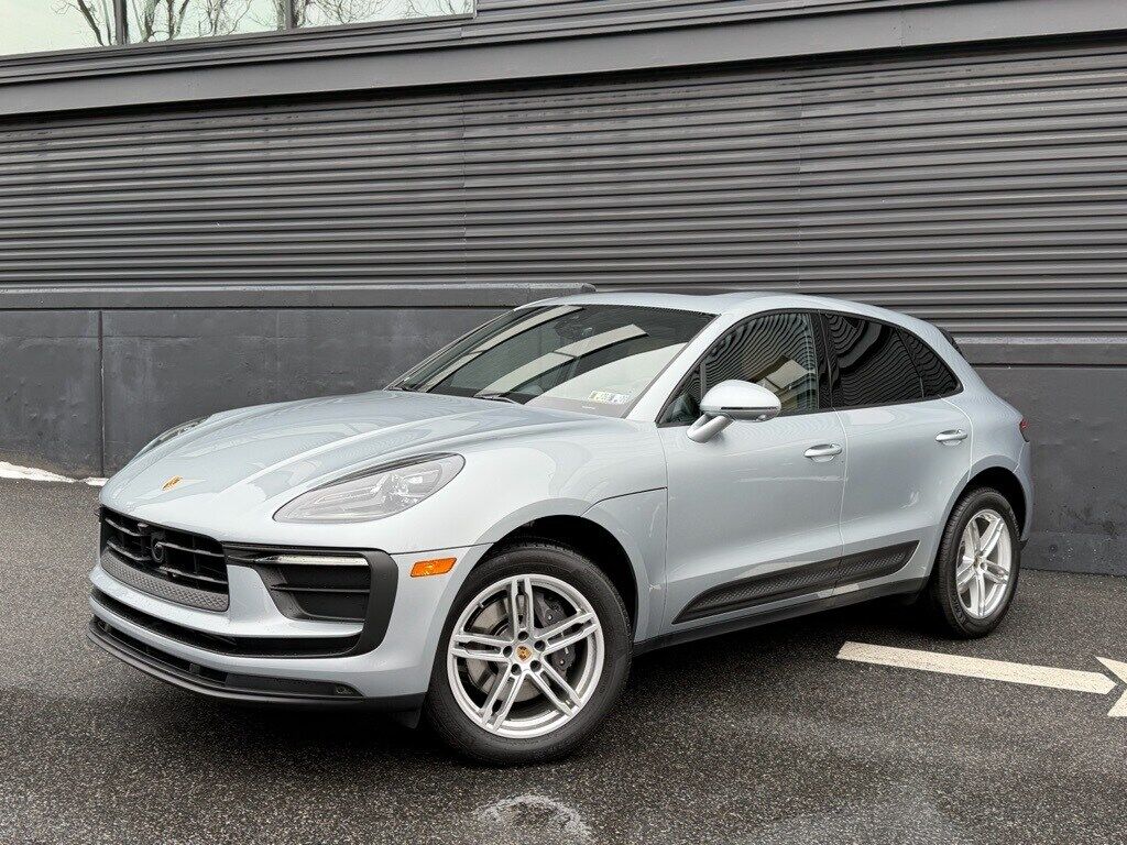 2025 PORSCHE Macan