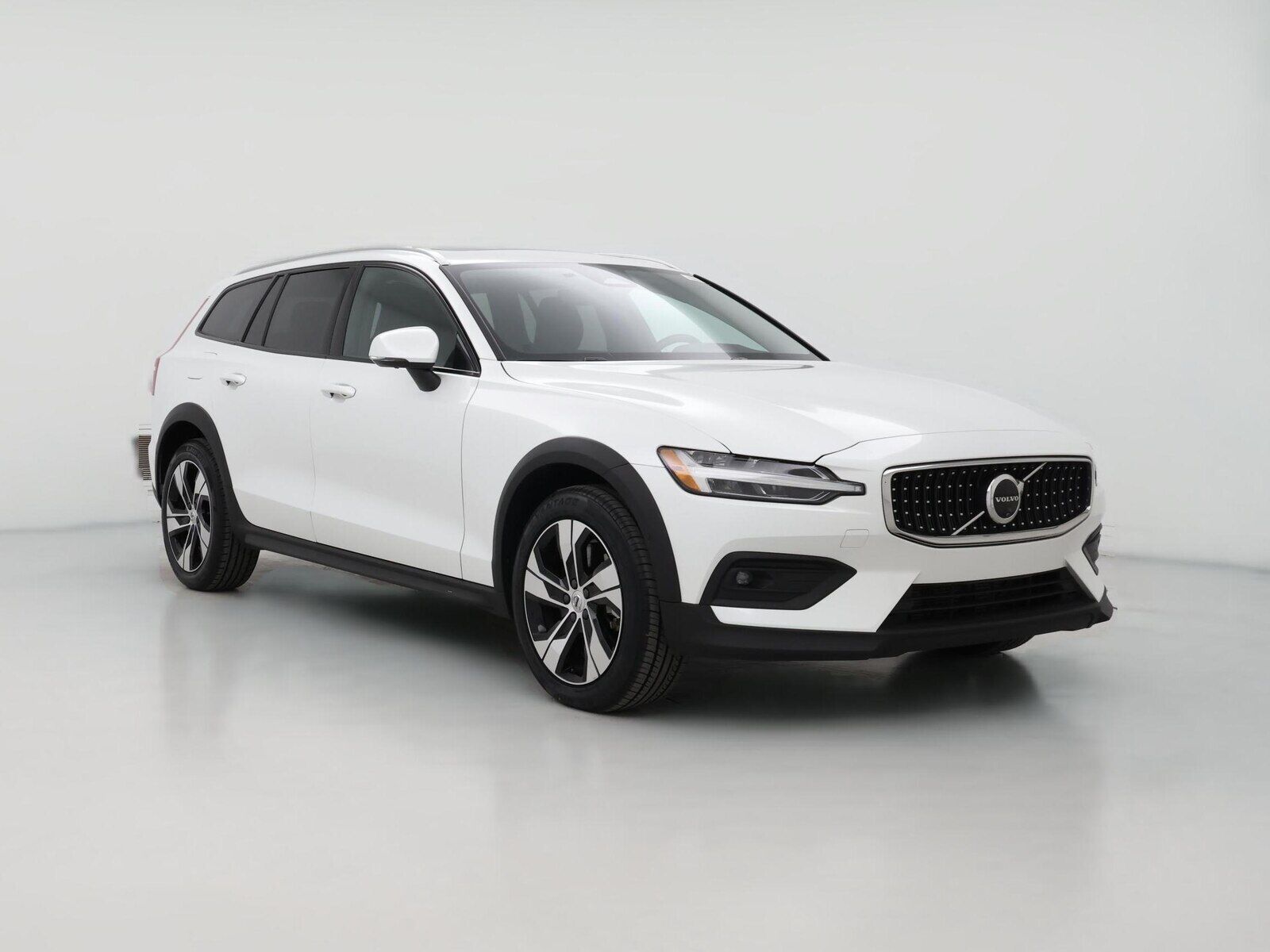 2025 VOLVO V60CC