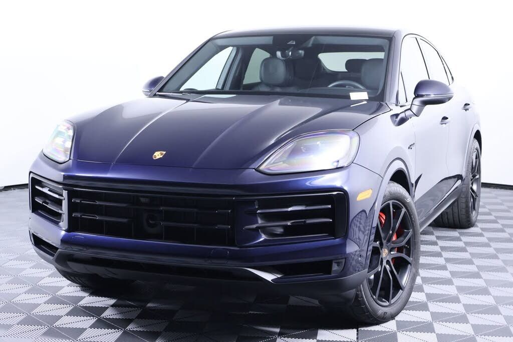 2025 PORSCHE Cayenne