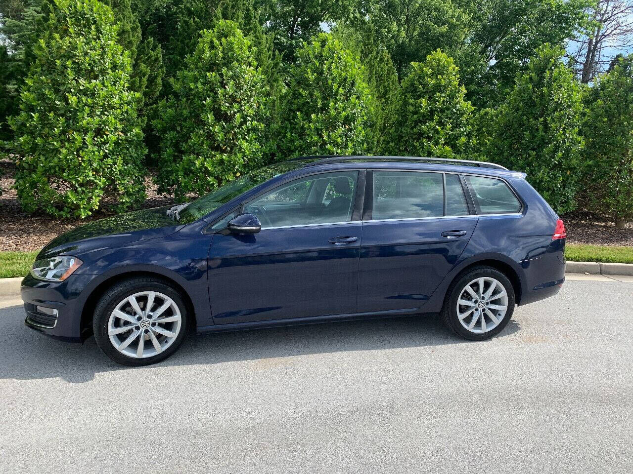 2017 VOLKSWAGEN Golf SportWagen