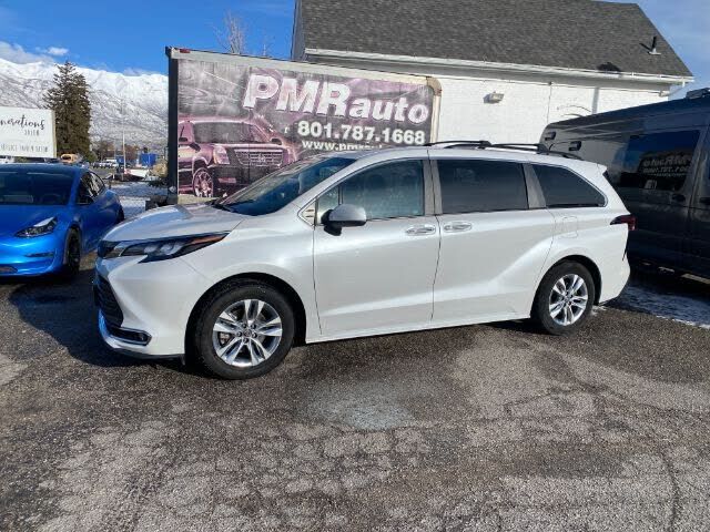 2024 TOYOTA Sienna