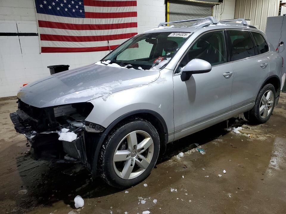 2014 VOLKSWAGEN Touareg